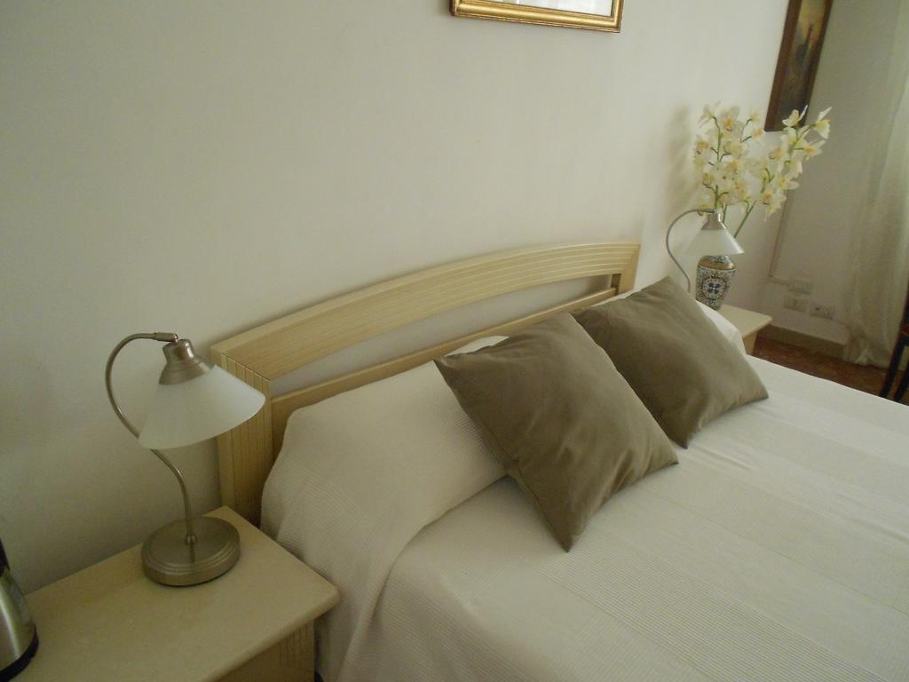 A Casa Chiecchi B&B Рим Екстериор снимка